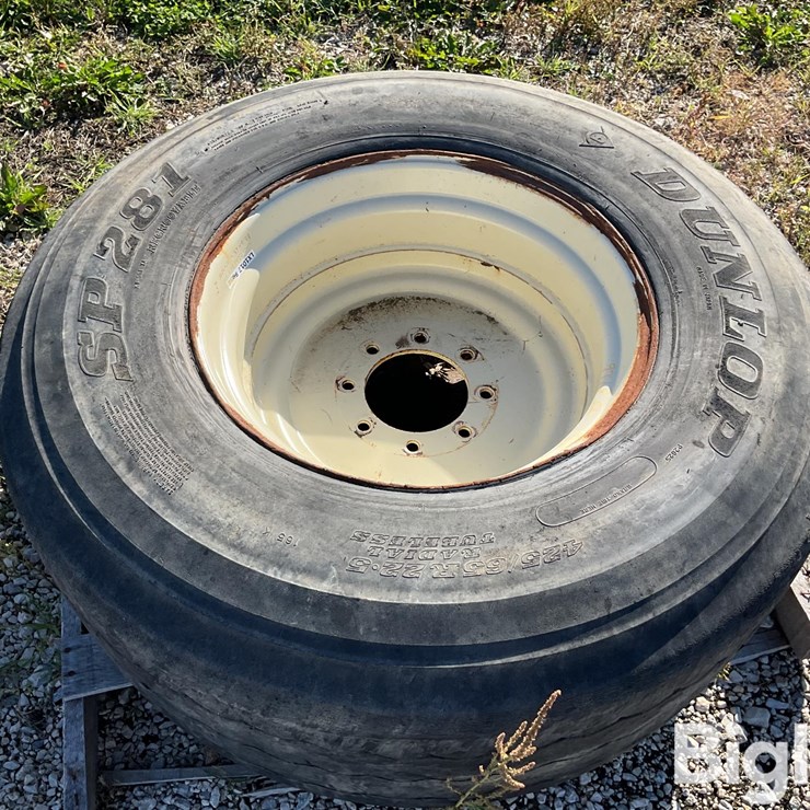 425/65R 22.5 Tire & Rim