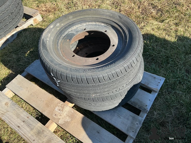 hankook-215/55r16-tires-on-6-bolt-rims-image-1