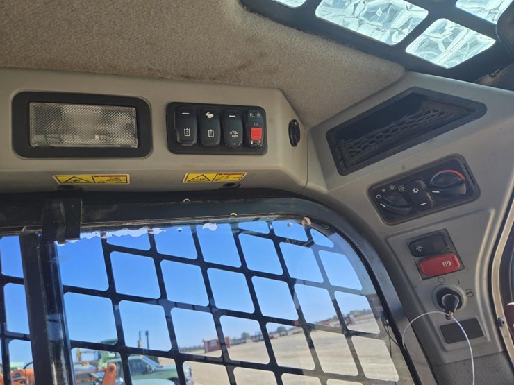 2022-caterpillar-299d-image-21