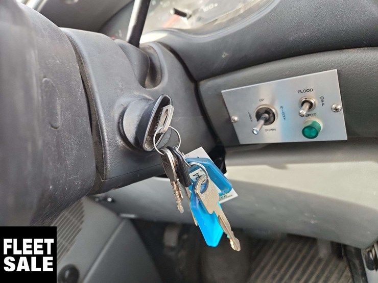 2005-ford-cargo-image-11