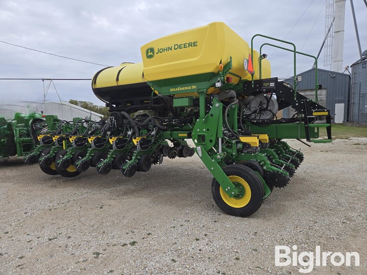 2023-john-deere-1775nt-image-7