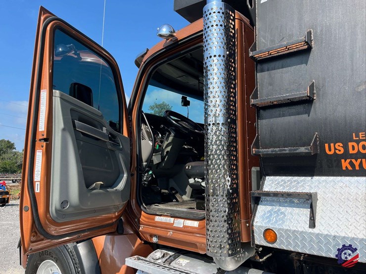 2016-kenworth-t880-image-57