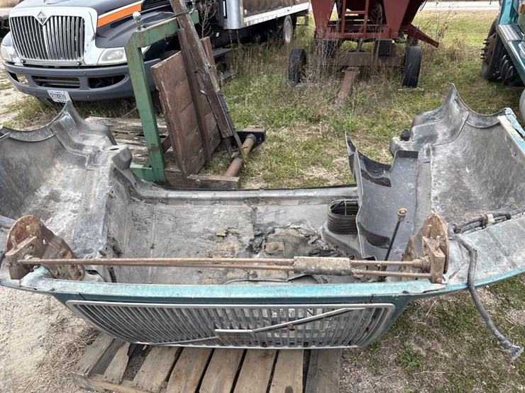 #3153-•-volvo-sleeper-cab-parts-semi-image-26