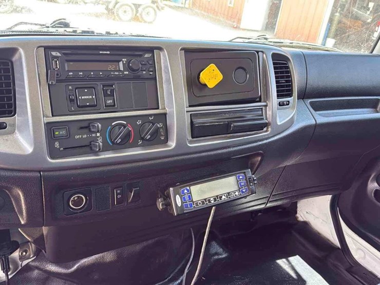 2018-hino-conventional-type-truck-image-15