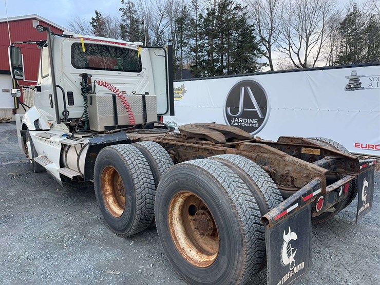 2016-international-prostar-image-7