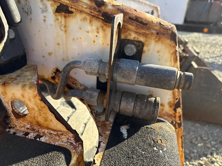 2015-bobcat-s70-image-13