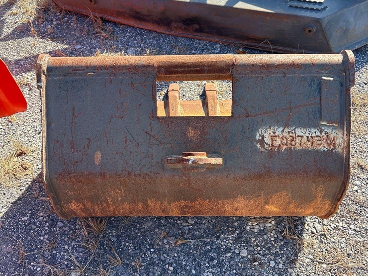 34"-excavator-tooth-bucket-image-3