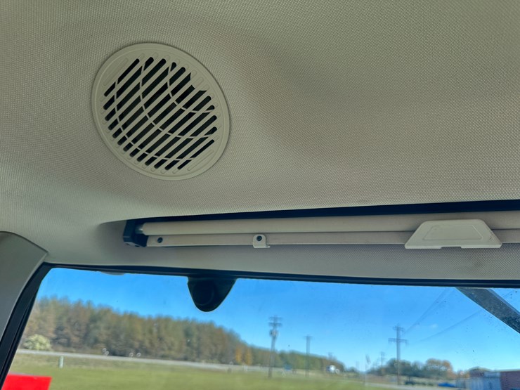 2013-john-deere-6140m-image-67