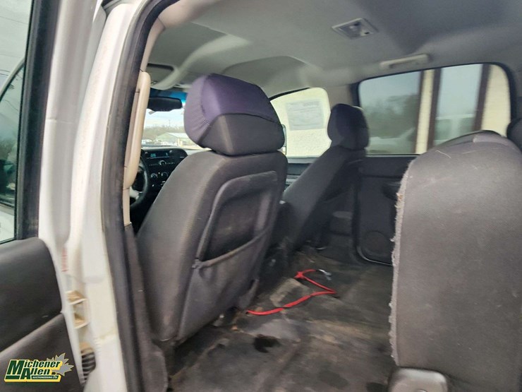 2013-chevrolet-silverado-3500hd-image-36