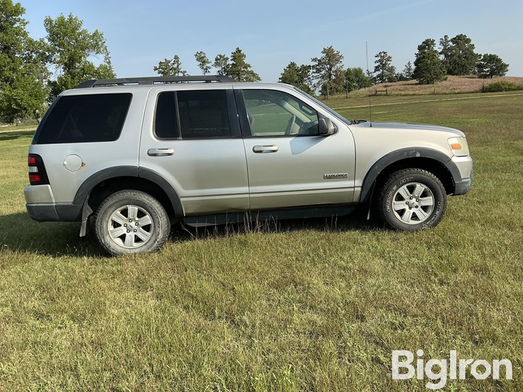 2007-ford-explorer-xlt-image-4