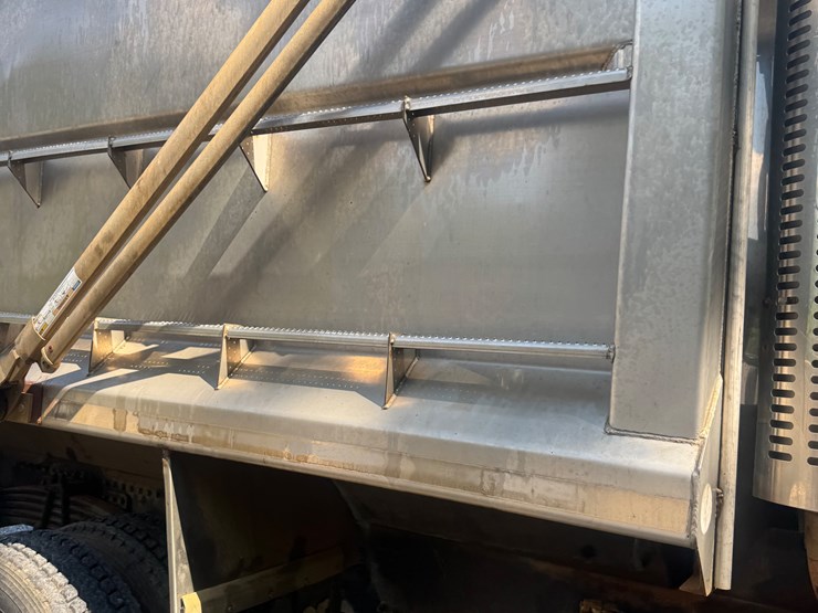 #1302-•-2002-volvo-vhd-truck-with-stainless-dump-bed-image-9