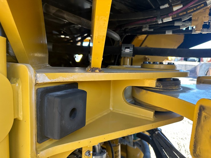 2016-caterpillar-926m-image-50