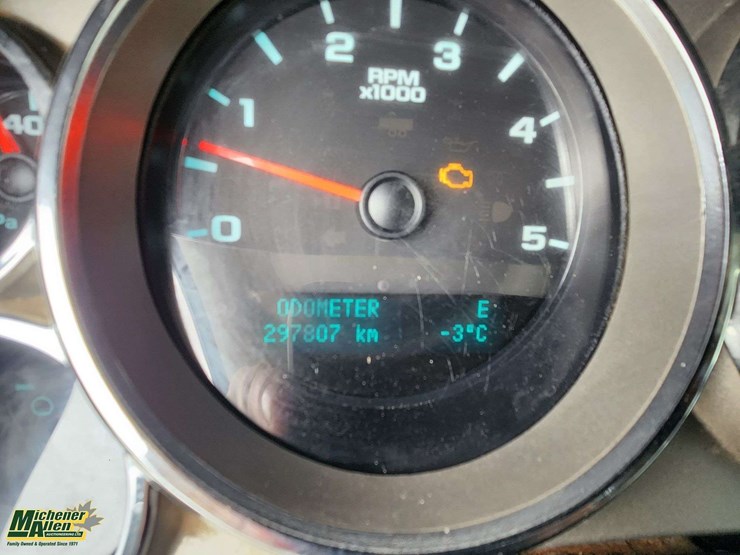 2013-chevrolet-silverado-3500hd-image-23