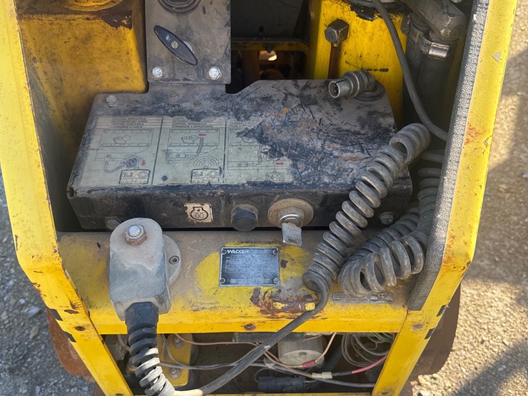 #1210-•-wacker-trench-compactor-with-remote-image-5