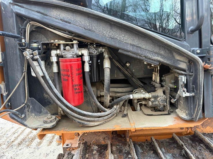 2016-case-650l-image-5