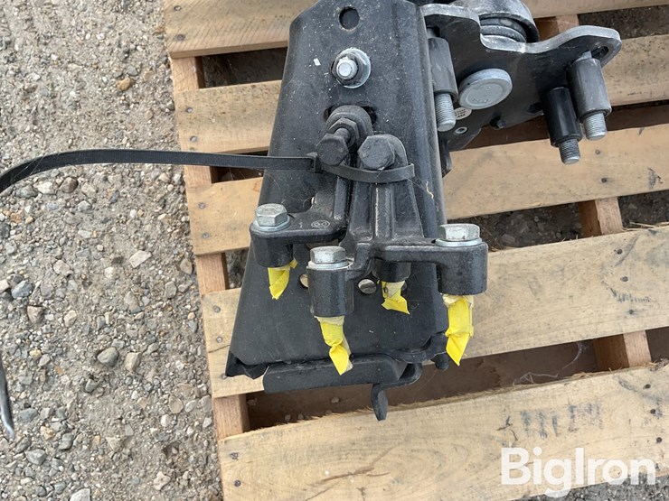 new-holland-t-6-front-fenders-image-10