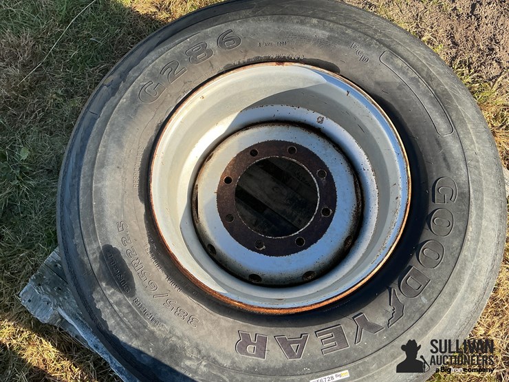 goodyear-385/65r22.5-tire-on-8-bolt-rim-image-5