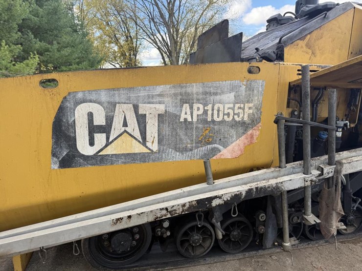 caterpillar-ap-1055f-image-10