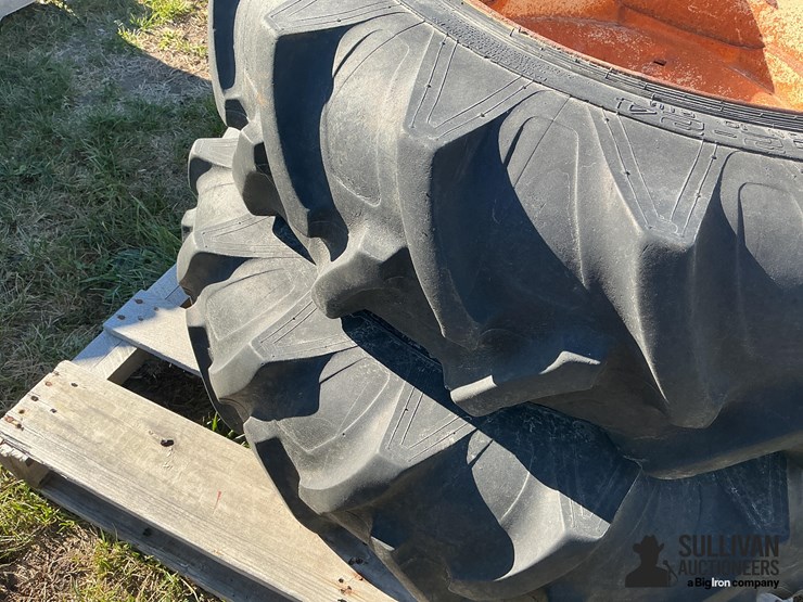 galaxy-11.2-24-tires-on-8-bolt-rims-image-4