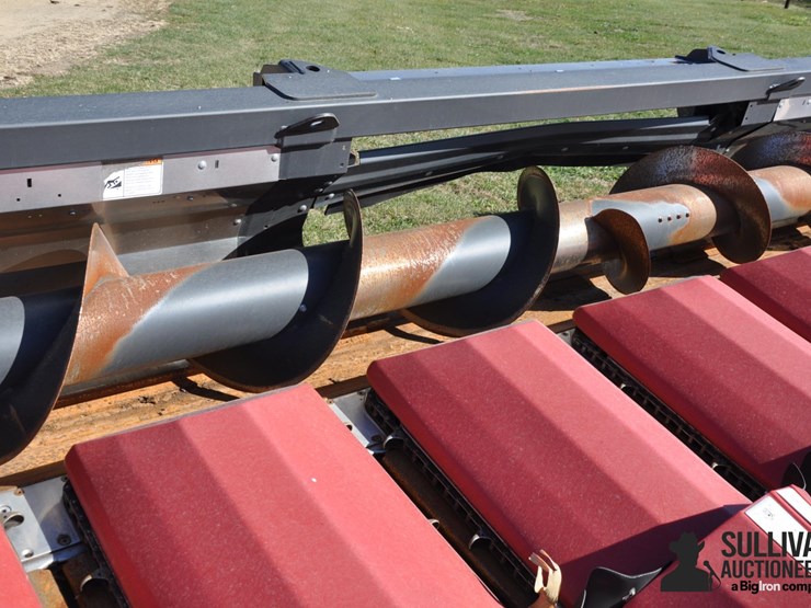 2016-drago-gt-8-30-8r30-corn-head-image-12