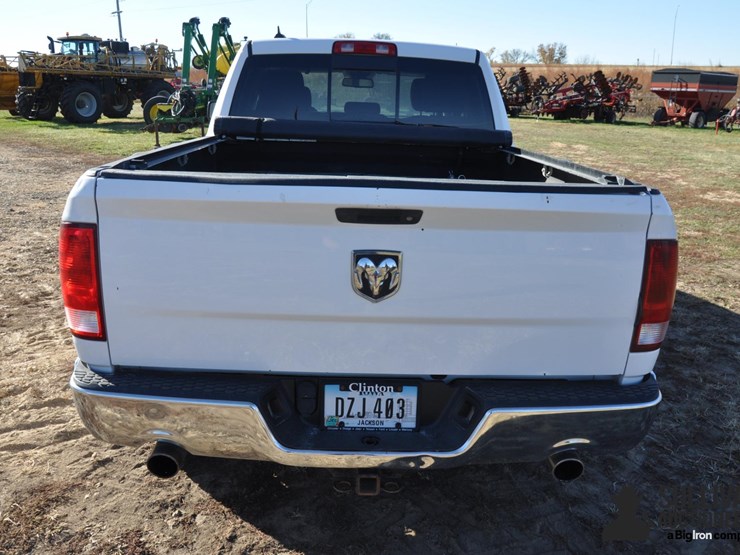 2015-ram-1500-big-horn-image-4