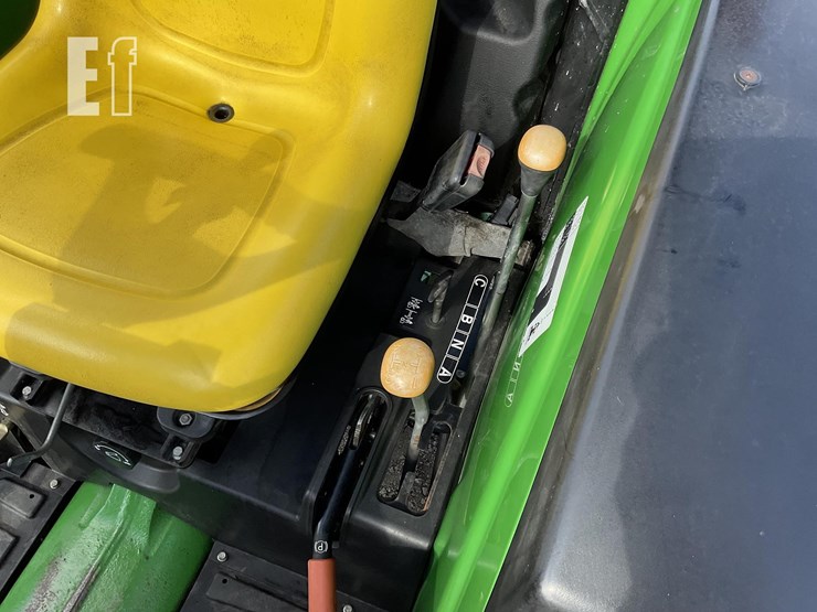 2015-john-deere-4044m-image-16