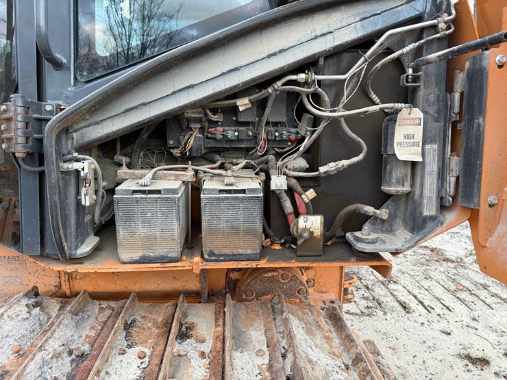 2016-case-650l-image-9