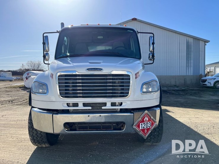 2016-freightliner-petroleum-truck-(jn3388,-unit-2374)-image-3