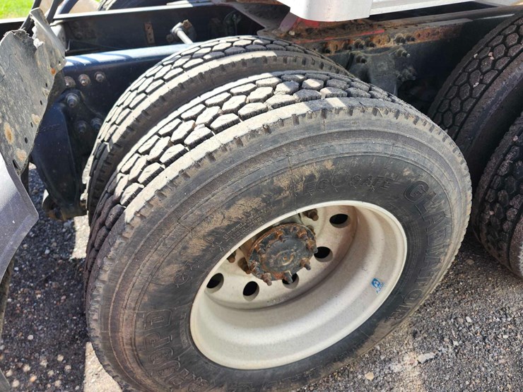 2016-freightliner-semi,-tag-#647-image-7