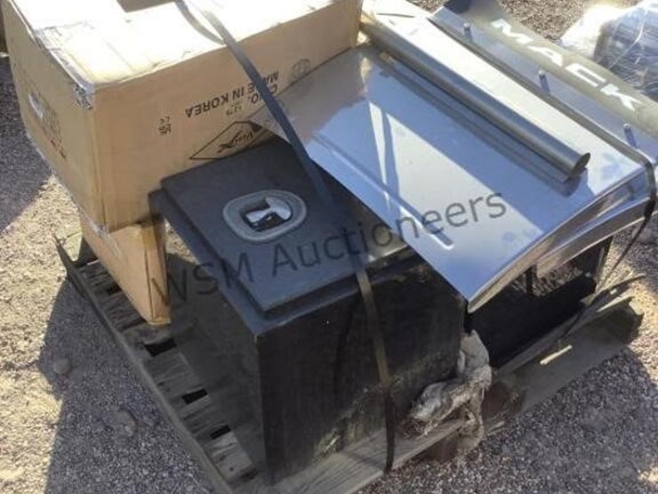 pallet-of-truck-toolboxes,-flaps-&-hoses-image-2