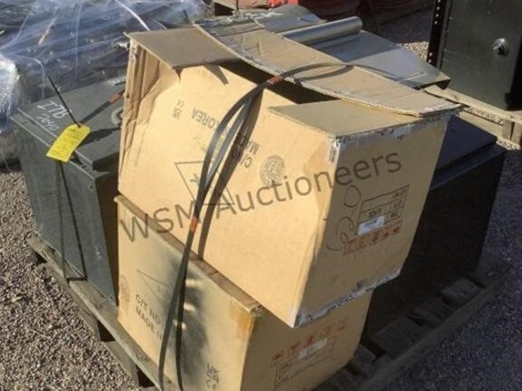 pallet-of-truck-toolboxes,-flaps-&-hoses-image-1