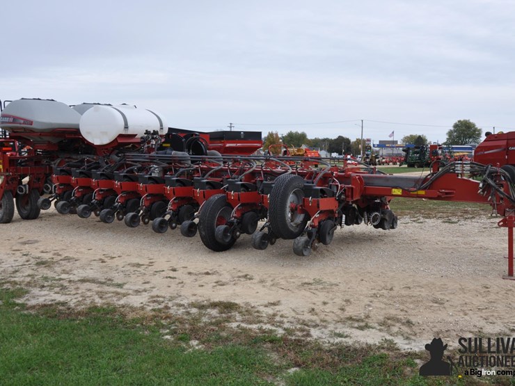 2014-case-ih-1255-image-3