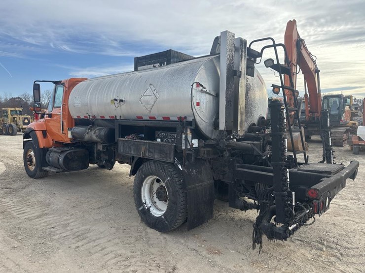 2009-international-7400-image-3