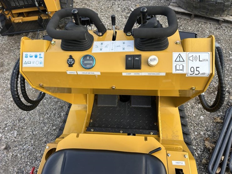 #2716-•-2025-infront-yf400-tracked-mini-skid-steer-image-9