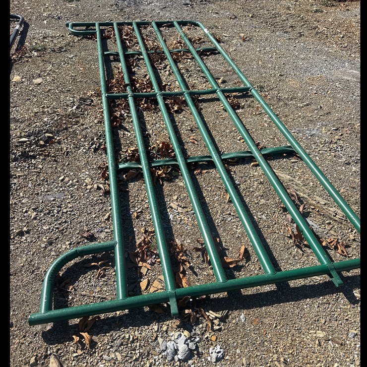 #1100 • One green 12 foot corral panel