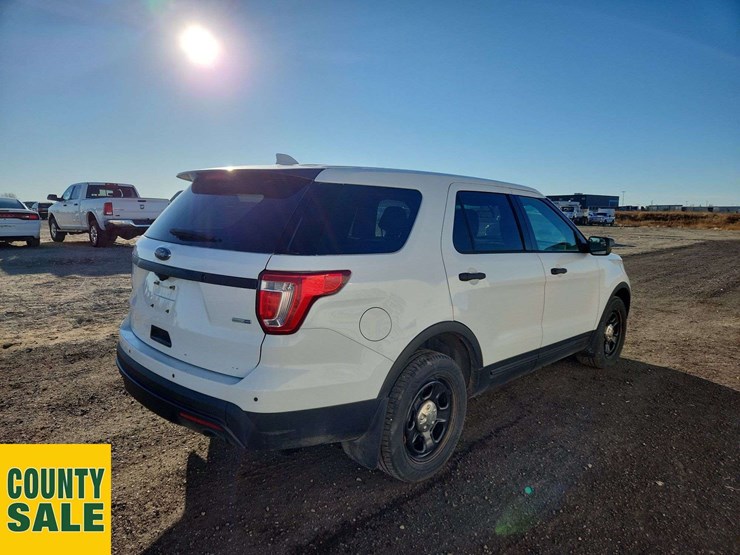 2017-ford-explorer-image-4