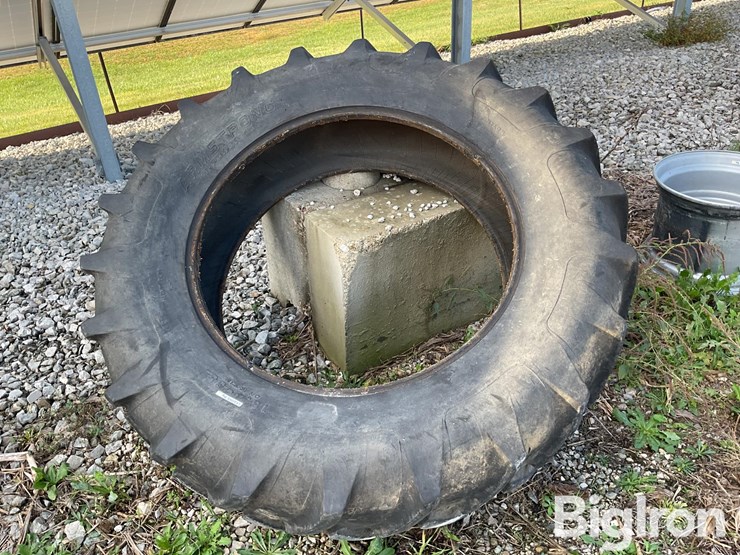 armstrong-tractor-tire-image-3