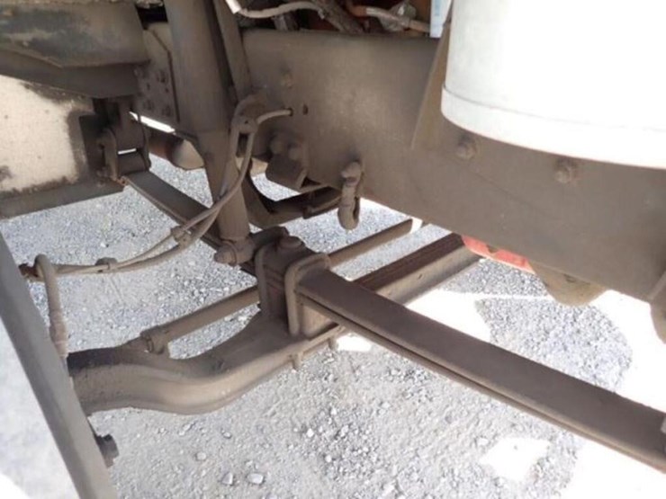 2013-freightliner-mt55-image-34