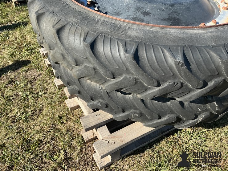 taurus-300/95r46-tires-on-8-bolt-rims-image-9