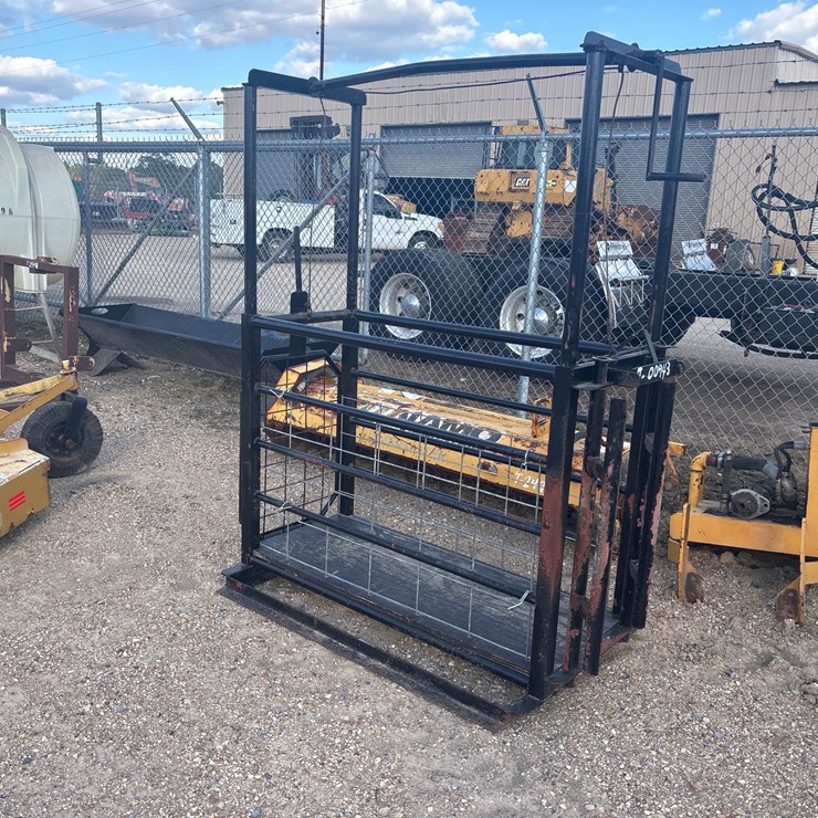 #00943 • SHEEP SQUEEZE CHUTE