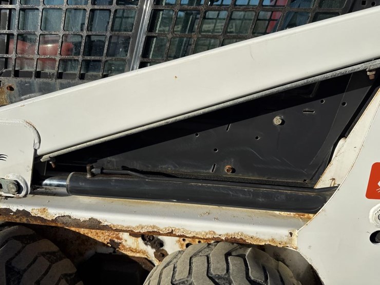 2015-bobcat-s70-image-15