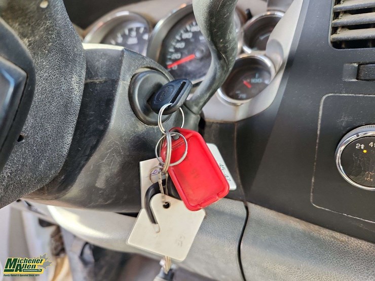 2013-chevrolet-silverado-3500hd-image-14