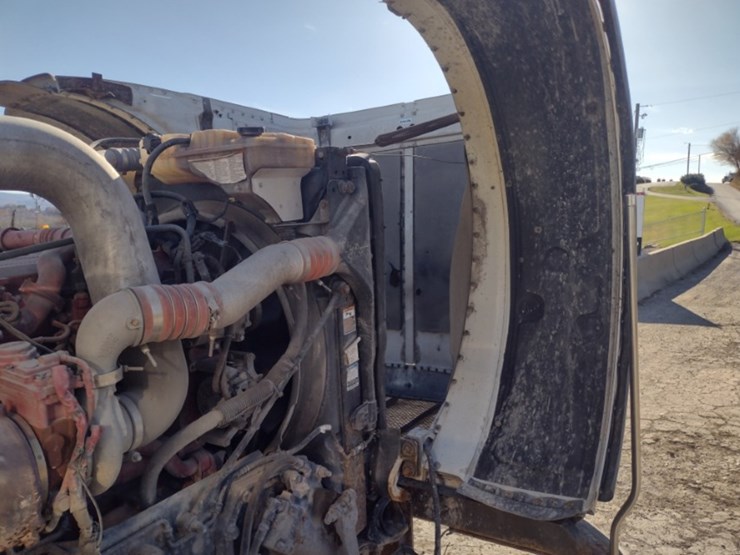 11-peterbilt-truck-tractor^title^-(qea-4044)-image-26