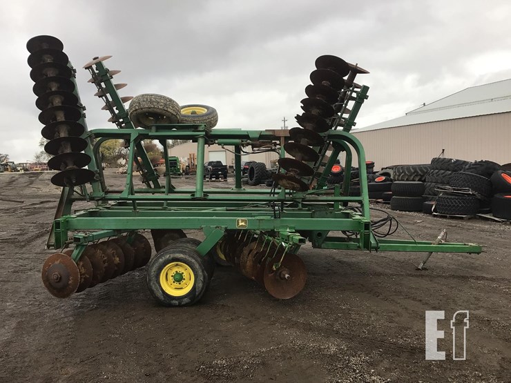 john-deere-230-image-5