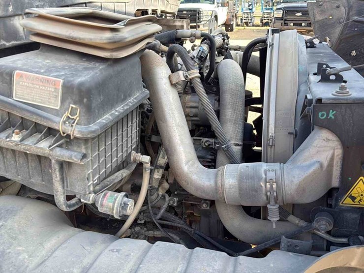 2015-international-flatbed-image-3