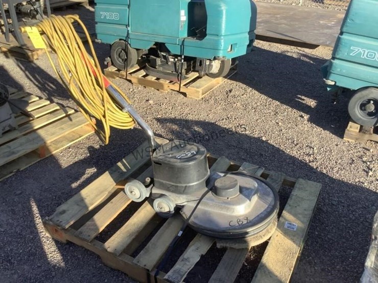 industrial-floor-scrubber-image-4