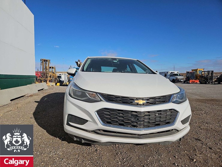 2017-chevrolet-cruze-lt-4dr-hatchback-image-6