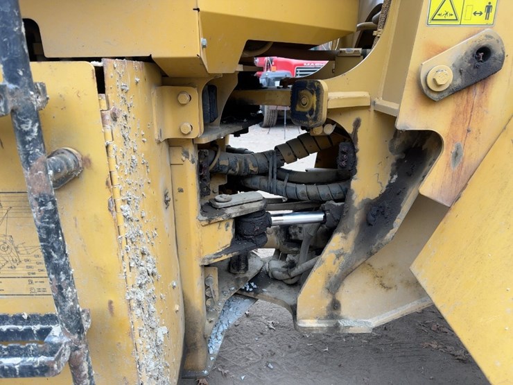 2008-caterpillar-938h-image-17