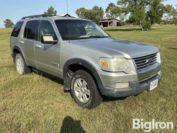 2007-ford-explorer-xlt-image-3