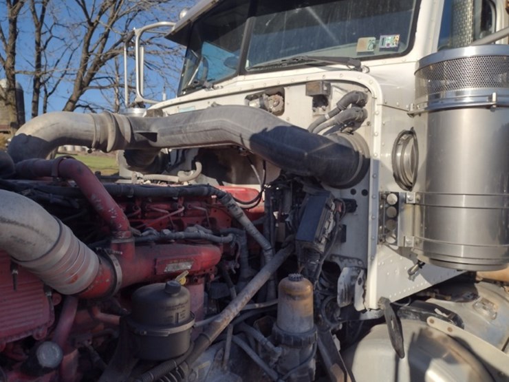 11-peterbilt-truck-tractor^title^-(qea-4044)-image-19